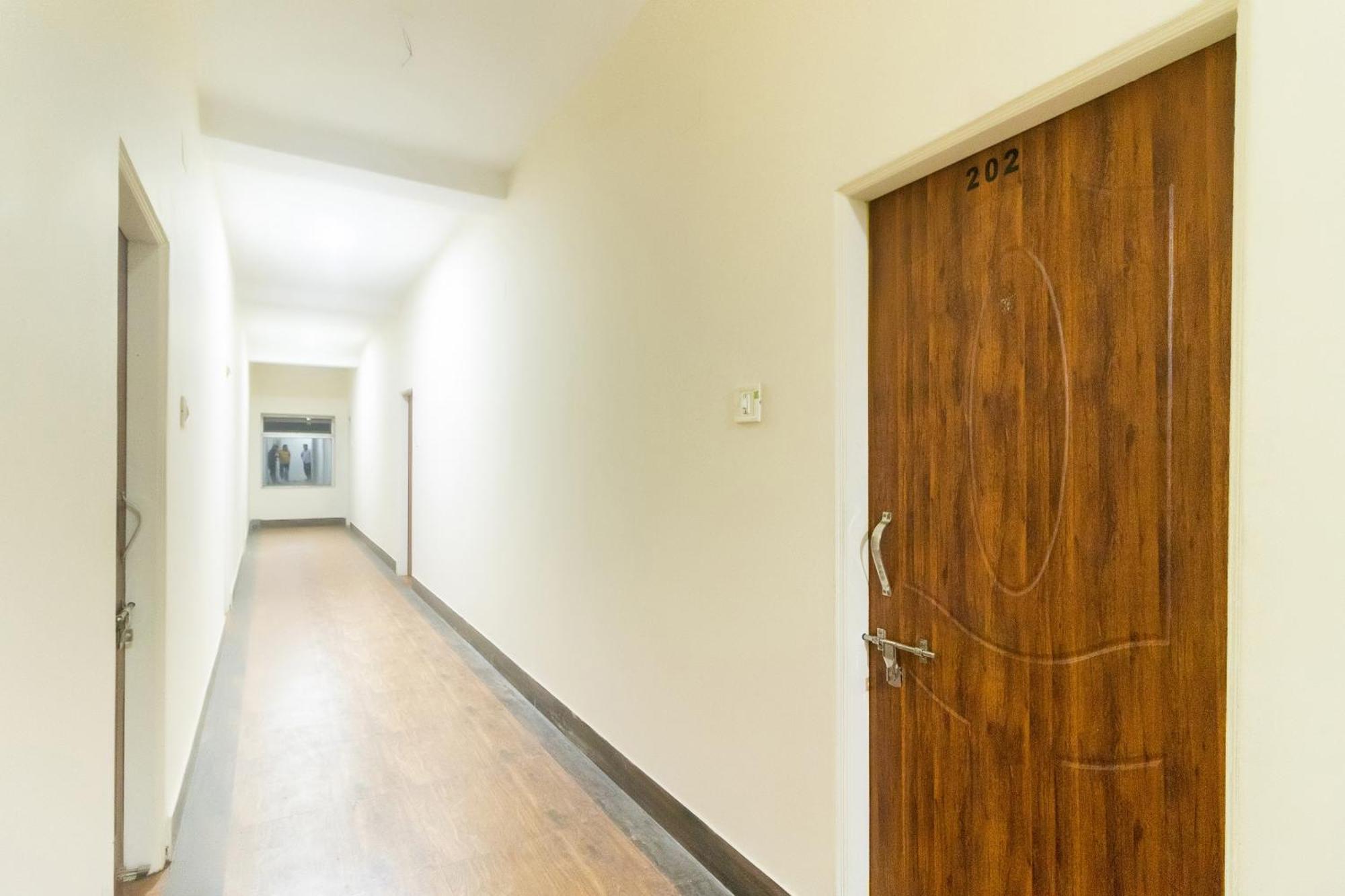 Spot On Prabir Residency Inn Urāli Kültér fotó