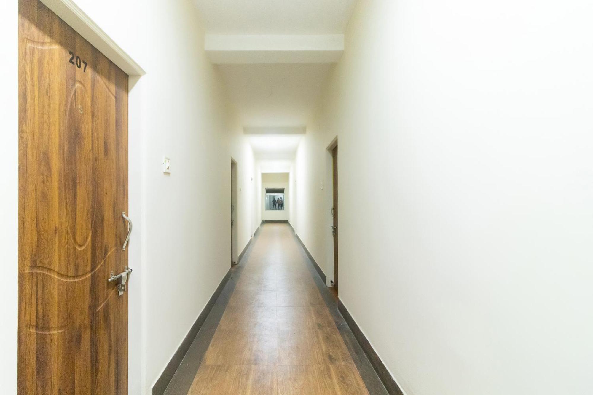 Spot On Prabir Residency Inn Urāli Kültér fotó